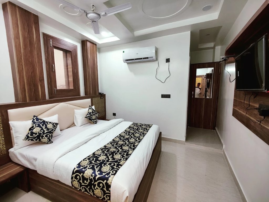 Deluxe Room at Hotel Royal Vrindavan